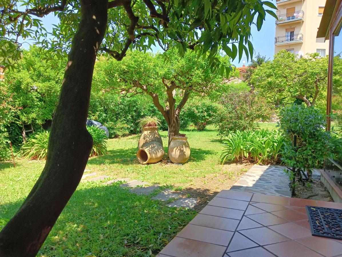 Villetta Con Giardino A Due Passi Dal Mare Imperia Extérieur photo