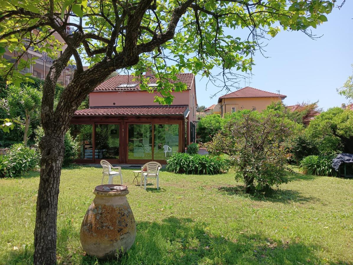 Villetta Con Giardino A Due Passi Dal Mare Imperia Extérieur photo